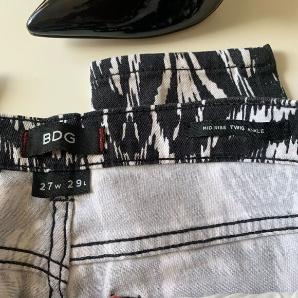 URBAN OUTFITTERS TWIG ANKLE JEANS - Picture 11 of 15